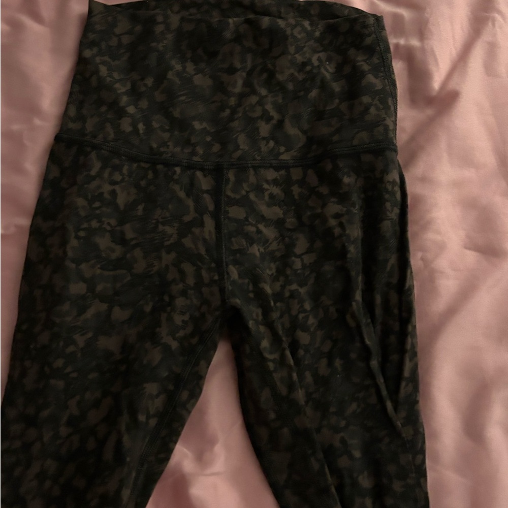 lulu Align 23" Size 2 black brown Cheetah leopard camo
